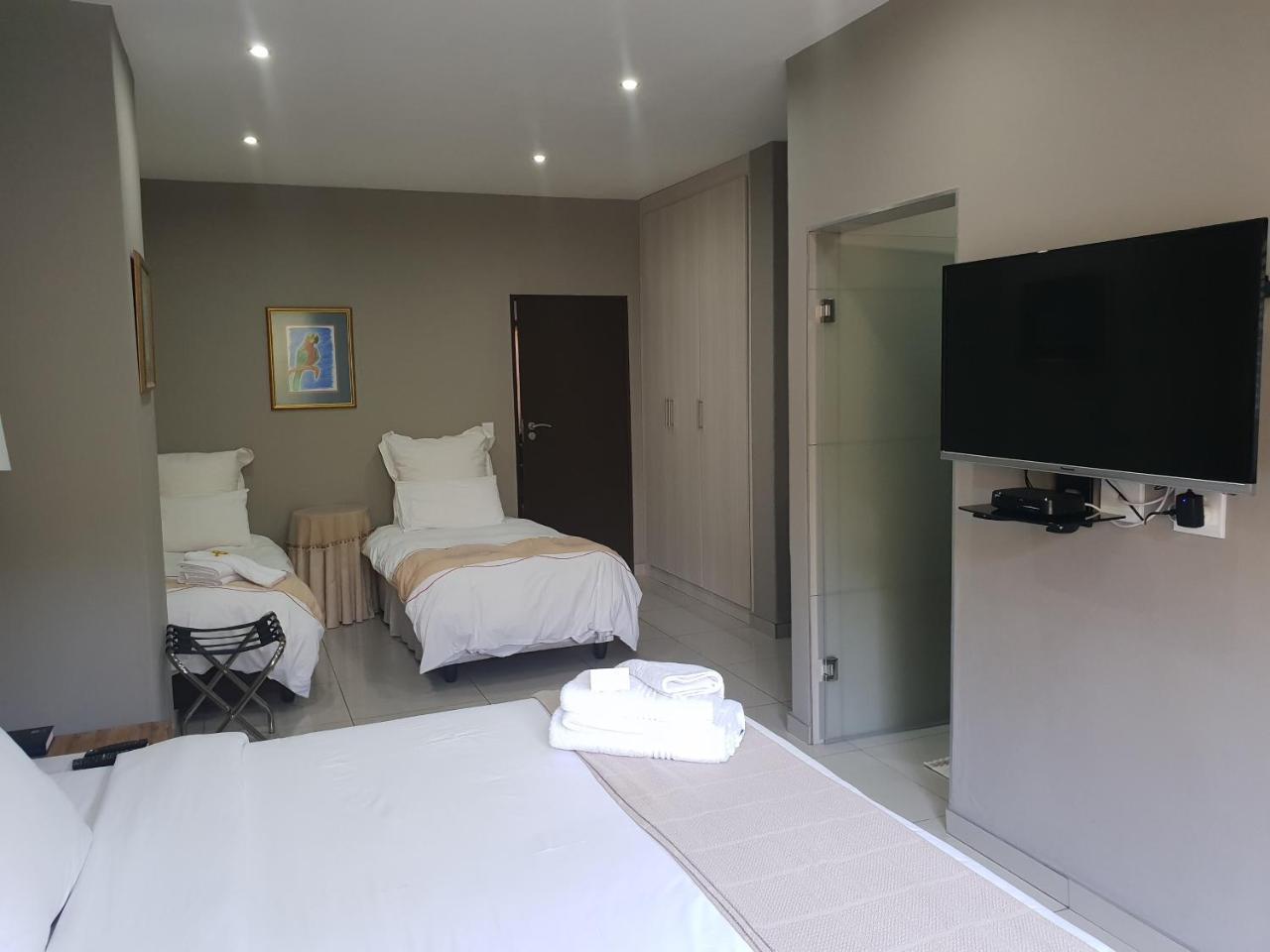 Fa'Trez Guest House & Spa Pretoria-Noord Esterno foto